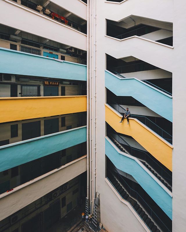 leo8x's tweet photo. On the edge #whpsplitscreen 
#singapore #Loewe7inSingapore https://t.co/NrXV9O2ldo https://t.co/MNp1JKuIyq