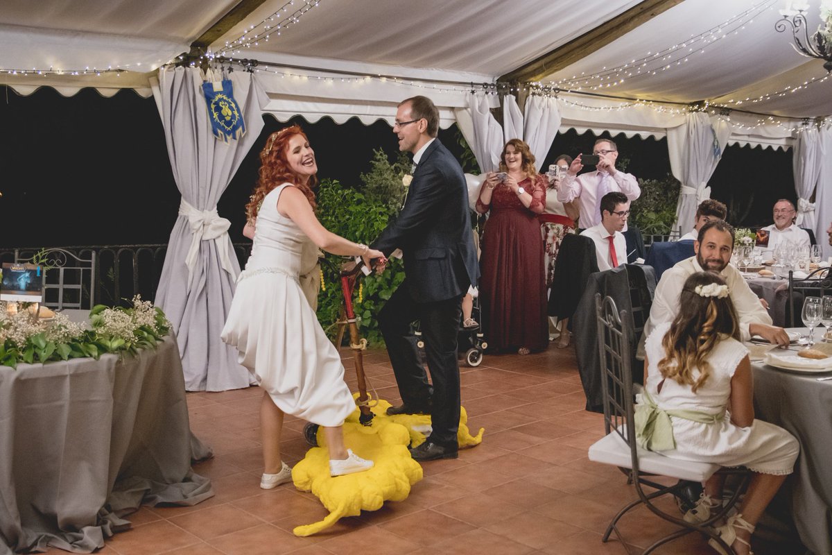 Marisol_Alfalla's tweet photo. La mejor entrada del mundo al banquete nupcial! 🎶Volando, volando, siempre arriba!
.
The best bridal feast entrance ever! 🎶Cha-La Head-Cha-La!
.
#geekwedding #dragonball #kintoncloud #goku #frikiboda #diy #handmade #bridalfeast #befreak #geekgirl @m1kel_QC https://t.co/JoOs3IqO1m