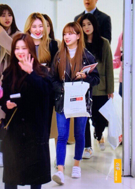 in_yuri_'s tweet photo. 190225 입국 프리뷰

#조유리 #チョユリ #JoYuRi 
#IZONE #아이즈원 #アイズワン https://t.co/LKqHhXi2KO