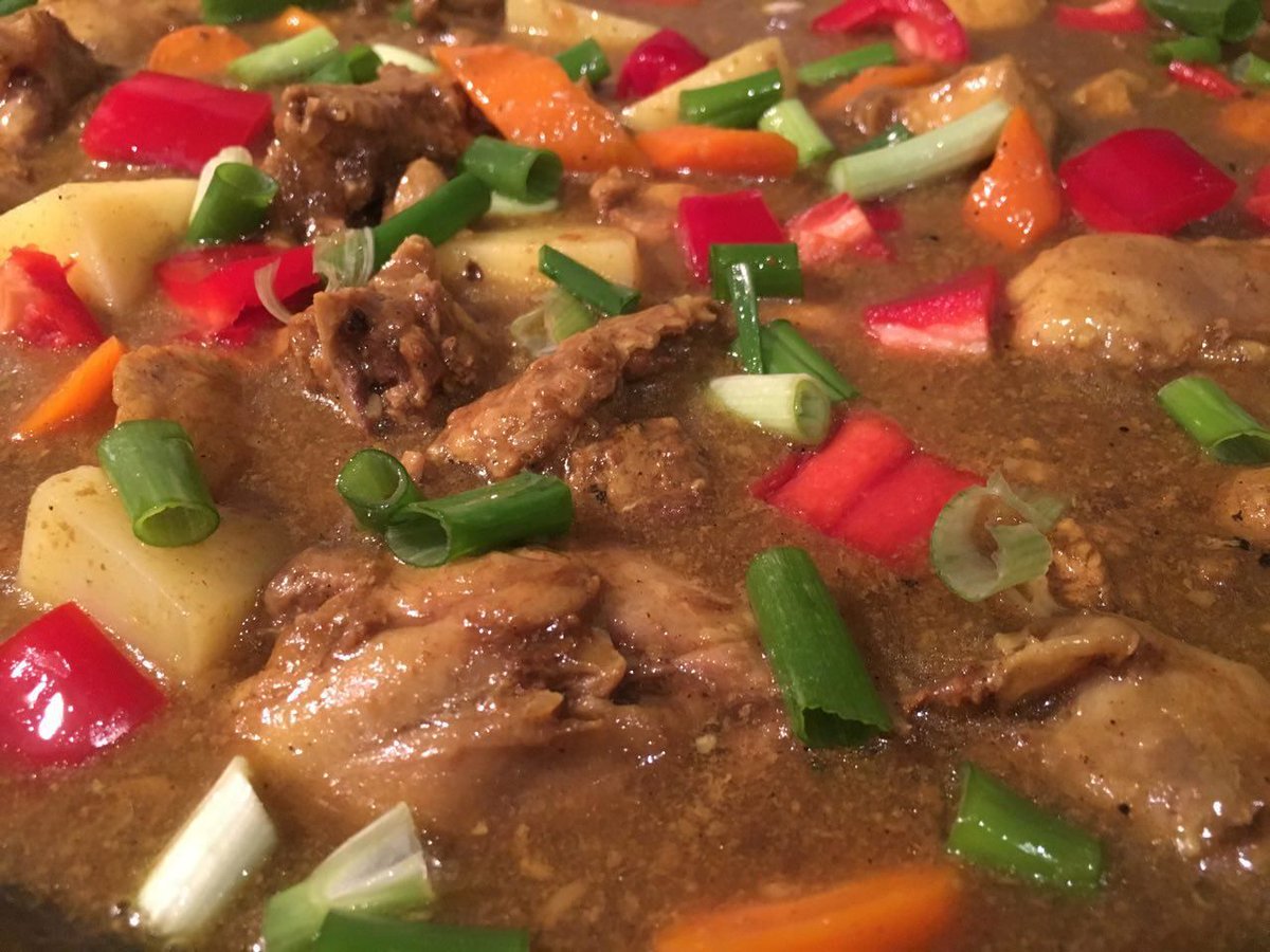 jamrocchicken's tweet photo. MAMA Jamroc's Curry Chicken 🥘😍🇯🇲 https://t.co/z5vy9mftc9