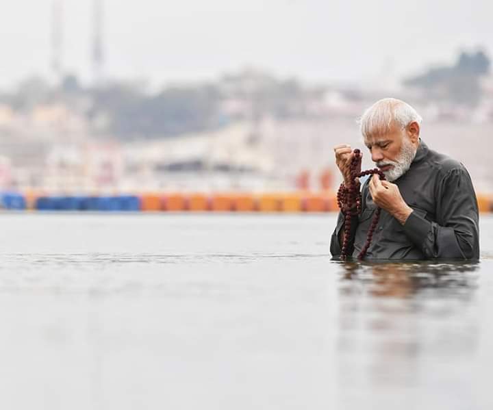 rajivpatelbjp's tweet image. नमामि देवी गंगे,
श्रद्धा, आस्था की डूपकी प्रधान सेवक द्वारा...
#मोदी_है_तो_मुमकिन_है #मोदी #ModiAtKumbh #ModiAgain #rajivpatel