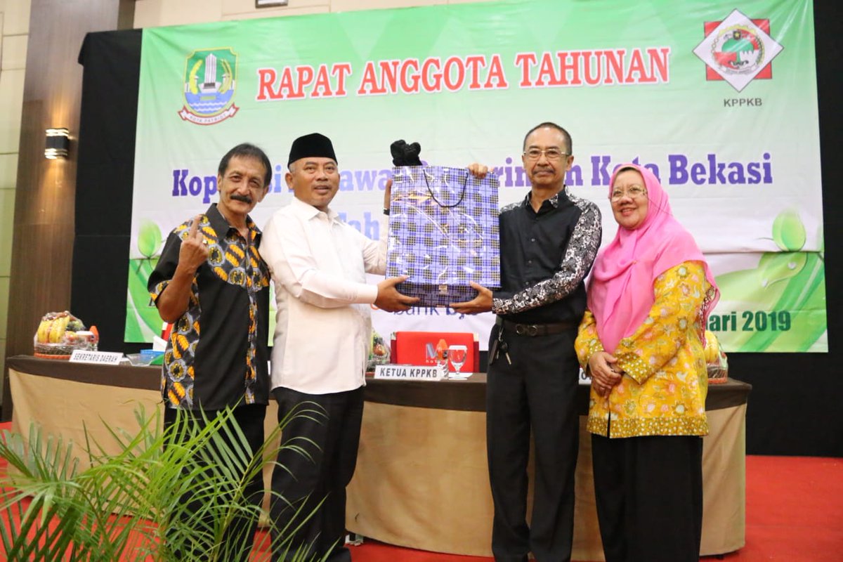 Rahmat_Effendi_'s tweet photo. Menghadiri Sekaligus Membuka Rapat Anggota Tahunan (RAT) Koperasi Pegawai Pemerintah Kota Bekasi Tahun Buku 2018 (23/02) https://t.co/95ZjyMZC9j