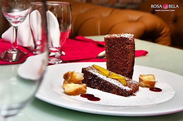 ¿Que tal si empiezas tu semana con uno de nuestros exquisitos postres? ¡Que tus días se llene de dulce con @castelorestaurantpzo!