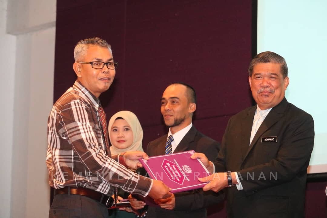 YB <a href="/MSabu_Official/">Mohamad Sabu</a> menyempurnakan Penyampaian Anugerah Perkhidmatan Cemerlang (APC) serta Pingat Perkhidmatan &amp; Pekerti Terbilang (PPT) Tahun 2019 bertempat di Wisma Perwira ATM. Hadir bersama, KSU, Dato' <a href="/HalimiAbdManaf/">Halimi Abd Manaf</a> &amp; PAT, Jen TS DS Panglima Hj Zulkifli b. Hj Zainal Abidin.