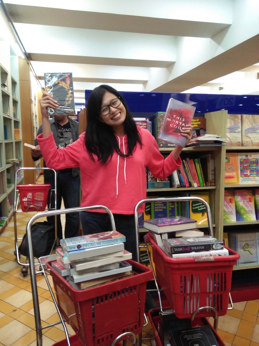 shutupshealea's tweet photo. Fun fact:
My friend and I went to the #PBClearanceSale before going to the #NBSsale.
At the former, I only filled up one basket (15-20 books). But at the latter, I filled up four baskets (80-ish books). β¨β¨ https://t.co/l75owPSPUZ
