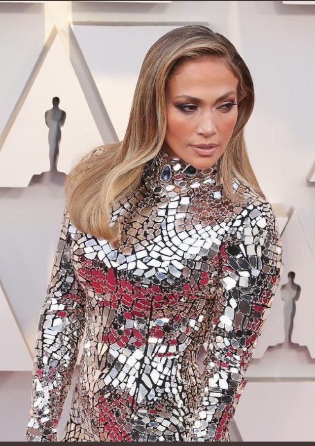 revistavay's tweet photo. Asi fue #JLo a los #Oscar hoy #OscarEnTNT https://t.co/65JKgEEWaj