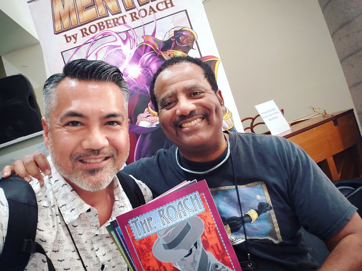 HallHdotcom's tweet photo. Always a pleasure seeing Robert Roach @GokiburiArtist. Had a chance to hang out with him at last weekend's Black Comix Day.
I enjoyed reading his #comic #comicbook "The Roach." ~Aaron
#TheRoach #RobertRoach #blkcomixday #blkcomixday2019 #RepresentationMatters https://t.co/814awHHUIF
