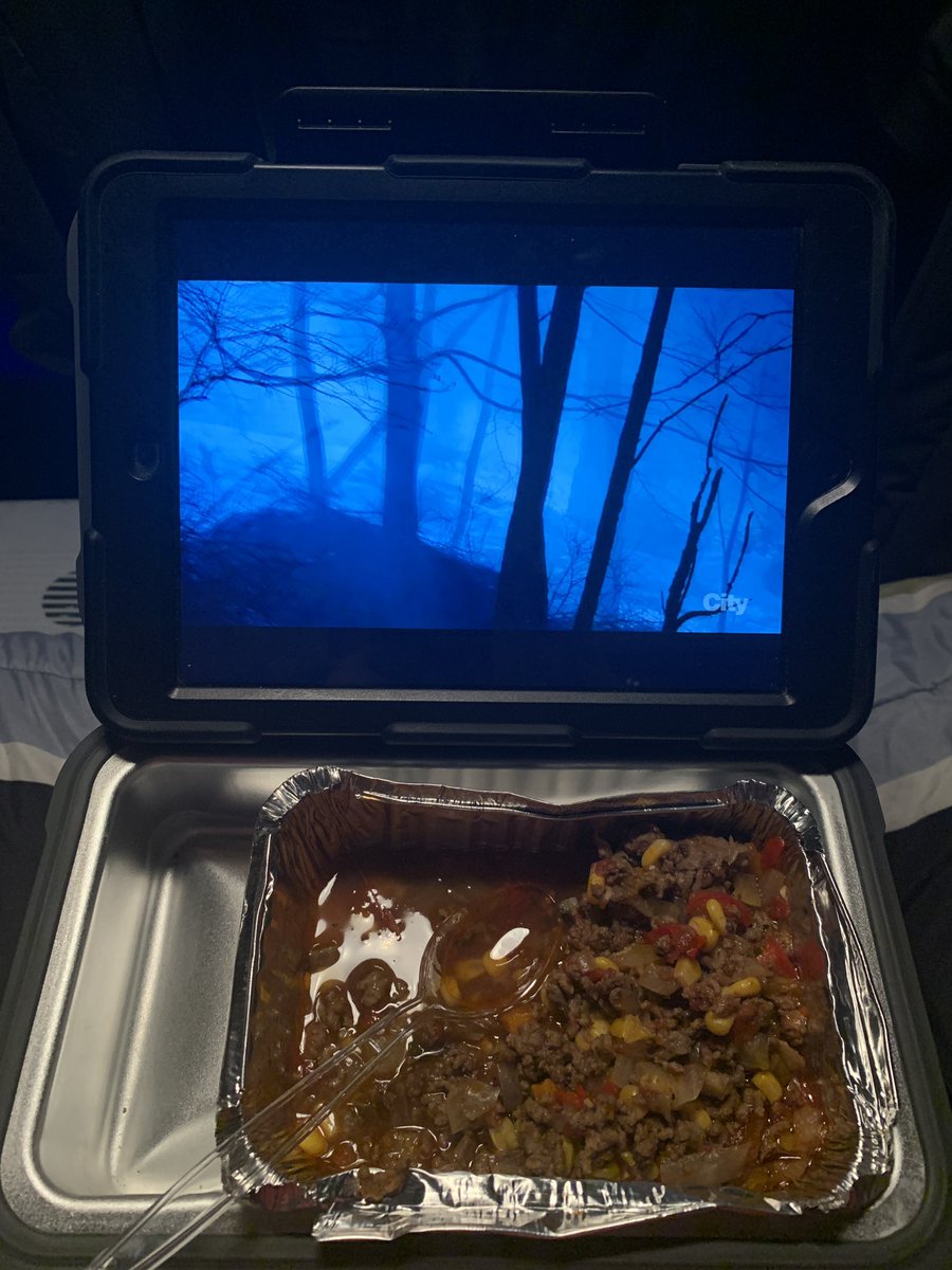 ryan_dauphinee's tweet photo. Dinner and show in the Chateau Peterbilt #367 #Blacklist #Peterbilt @PeterbiltMotors @NBCBlacklist #homemadechilli https://t.co/dveCfSiIdU