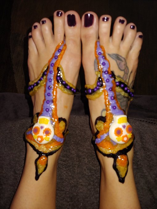 A creepy and edible treat for my creative foot slave.  What a good boy! https://t.co/eRGWanL97N<a href="/tag/momlife"class="tags"><span>#momlife</span></a>