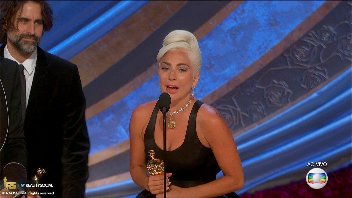 EsseCarllos's tweet photo. "Se você estiver em casa, no sofá, vendo a cerimônia, quero que saiba que isso não é sobre ganhar, é sobre não desistir. Se você tem um sonho, acredite nele" - Lady Gaga.
😭😭😭😭😭😭😭✨ #oscars 
@ladygaga ⭐ https://t.co/lyg4CjzjOH