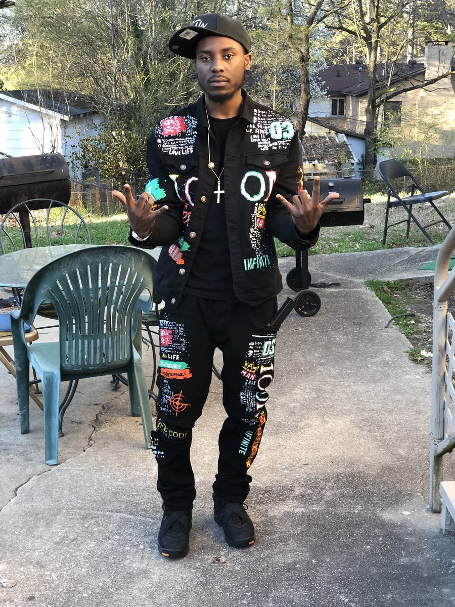 BTF_SOSA's tweet photo. I’m in the streets gangsta and grimey u ain’t looking for me if u don’t find me 💉🦍 #NLMB4L 〽️🌎 #LLMELLO #LLANT #LLGEE #LLDEDE https://t.co/BVzKJ0oyBK
