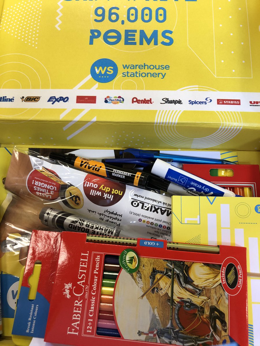 EnglishDivaNZ's tweet photo. Pack arrived. Excitement abounds. #getnzwriting https://t.co/mcawv94yen