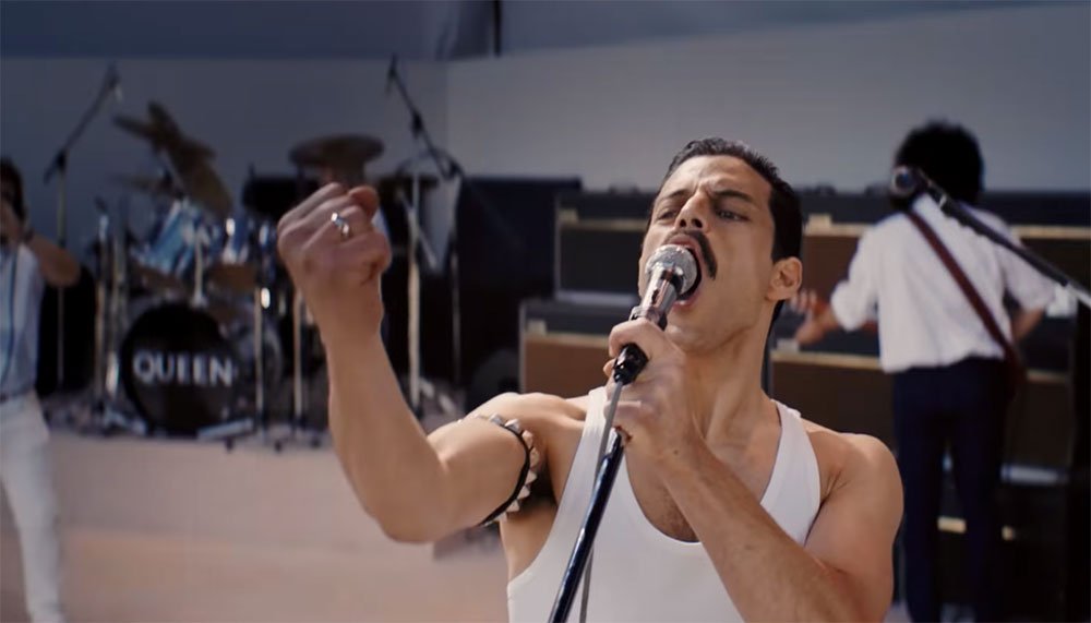 Met 4 Oscars leidt #BohemianRhapsody maar in geen enkel dankwoord, ook niet dat van Rami Malek, is regisseur Bryan Singer vermeld: ontslagen tijdens opnames &amp; meermaals beschuldigd van seksueel misbruik. Rare situatie. #Oscars #vrtnws