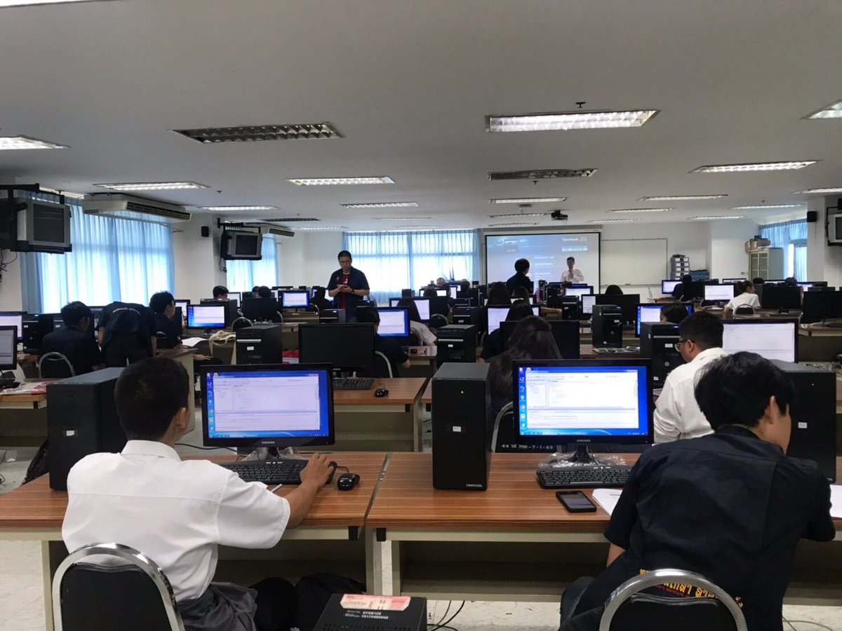 TCASKMITL's tweet photo. เปิด 3 โหมดหลัก วิศวกรรมคอมฯ ลาดกระบัง ยุคใหม่
เลือกเก่งได้ตามความถนัด
.
วันนี้พี่มาออกกอง #UReview  คณะวิศวกรรมคอมพิวเตอร์ ที่ สจล 
📌น้องคนไหนสนใจปักหมุดไว้เลย 📌
#dek62 #dek63 #tcas #kmitl https://t.co/dIKW902kak
