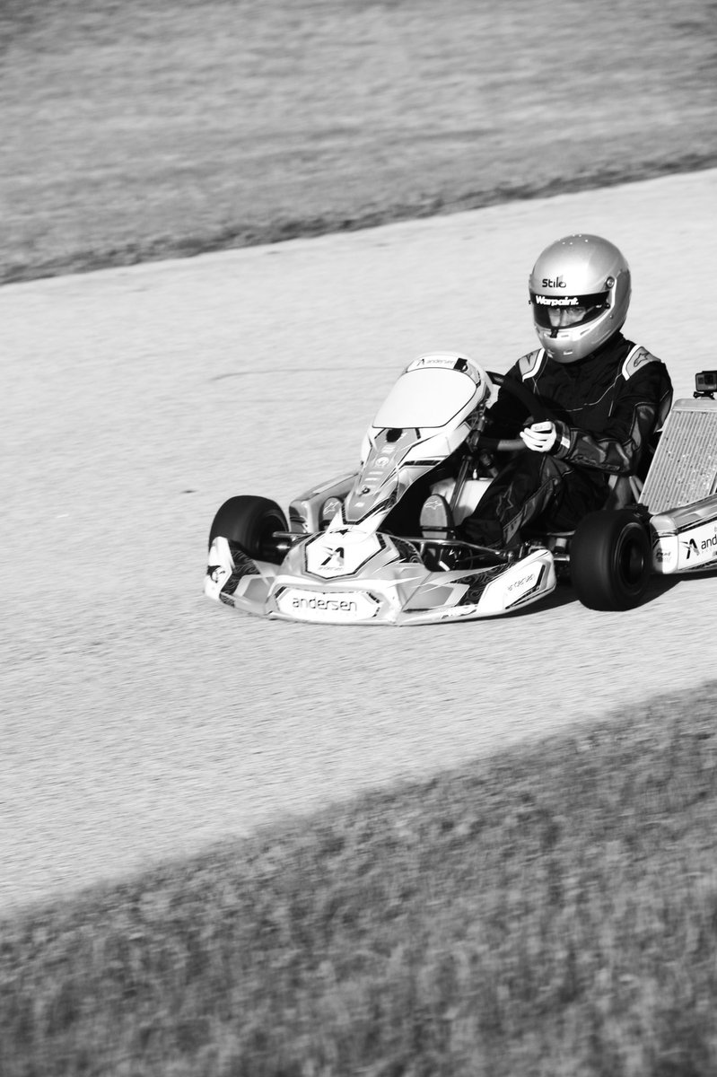 warpaintjp's tweet photo. Karting w/ friends 🖤 https://t.co/wXIDuvgMac