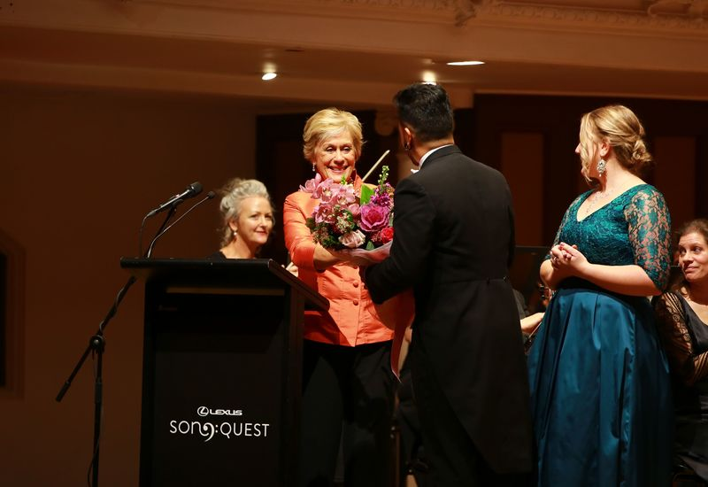 VictorFokNZ's tweet photo. Eliza Boom, Filipe Manu, Joe Haddow, Manase Latu, and Joel Amosa sing in the 2018 #LexusSongQuest final.
Dame Kiri #TeKanawa & #FilipeManu
https://t.co/deF6msiCL1 https://t.co/wCqsOfYBvv