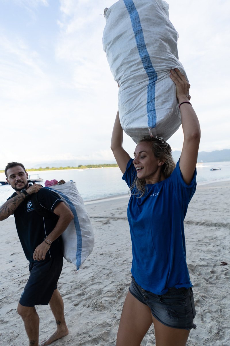 GiliDivers's tweet photo. A MASSIVE thank you to everyone who came to the beach clean up at Gili Divers on Friday evening!
This is a weekly event, keep an eye on Gili Eco Trust for more info on where it will be this week!
#giliecotrust #conservation #recycling #gilitrawangan #indonesia https://t.co/2keHQ02tTH