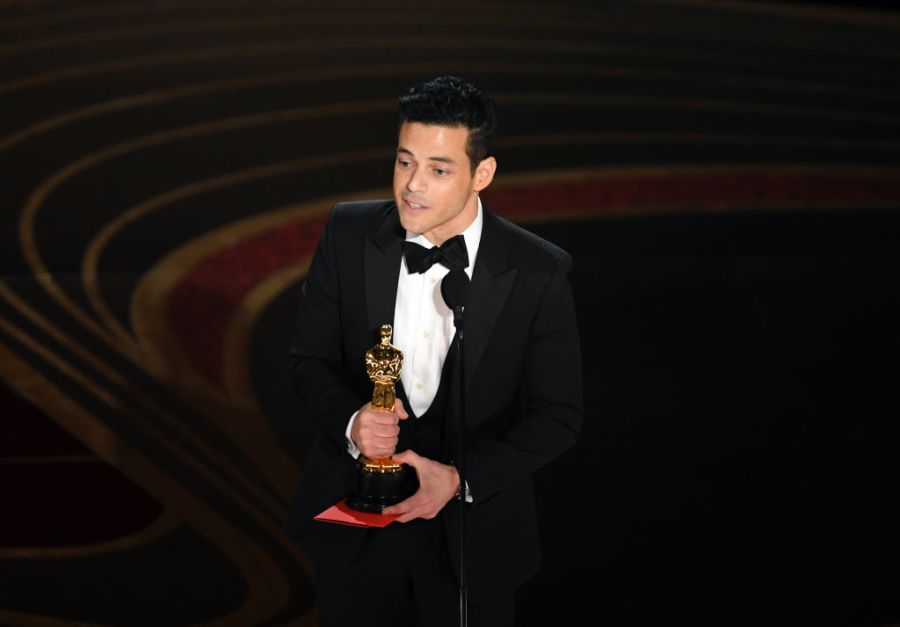 CNN's tweet photo. Rami Malek accepts the Oscar for best actor: "I am the son of immigrants from Egypt, a first-generation American. And part of my story is being written right now." https://t.co/ouGxzSh2yG https://t.co/MzrU7xlBFl