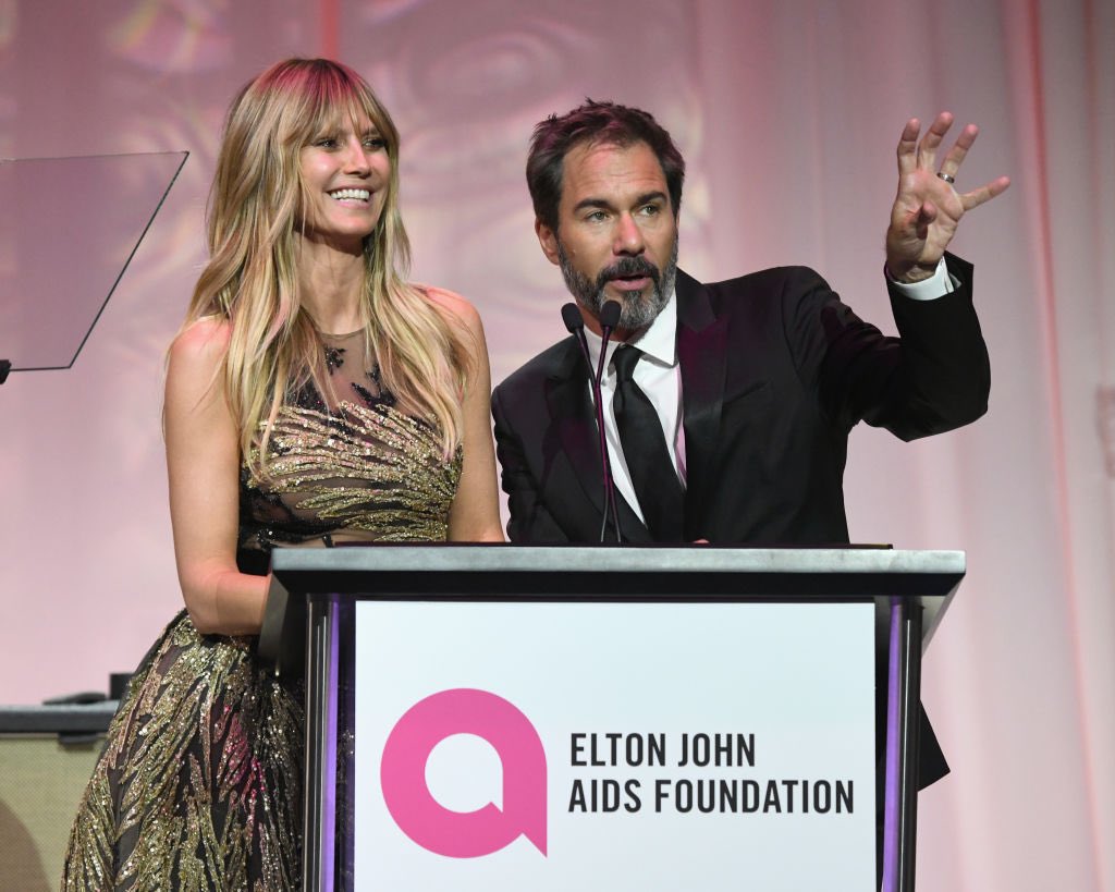 heidiklum's tweet photo. Always an honor to raise money for an incredible cause @ejaf ✨ @eltonofficial #EJAFOscars @EricMcCormack 📸: @GettyVIP #MichaelKovac https://t.co/IlDsHPF8eU