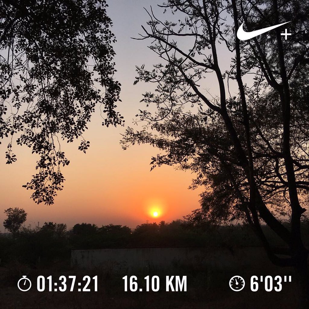 Nithin's tweet image. 6:46 AM: 15 min warm up walk followed by 145 BPM HR run for 10 miles. Average pace 3 seconds slower than the previous time. 🤦🏽‍♂️🤦🏽‍♂️🤦🏽‍♂️

#Runners360 #HRbasedrun #180method #MAFmethod #werun2019 #werunkalaburagi #nikeplus #nikerunning #nikerunclub #sunrise #nature #nofilter