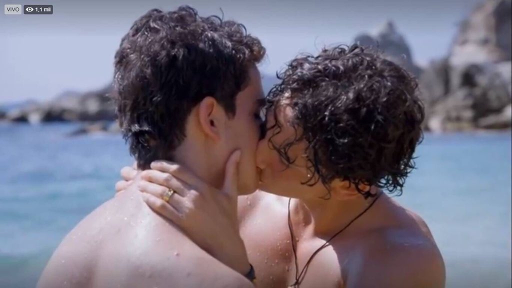ianplata's tweet photo. FUERTE APLAUSO para @JoaquinBondoni @mailomarcos @AristemoFans @NikoCaballero_  @osoriojua @sanxpineda y @PabloSinTuiter8 por darnos una de las mejores historias.👌🏻

BRAVO AL FANDOM. La neta se la rifaron haciendo tendencia por casi un año. 👏🏻

POR SIEMPRE ARISTEMO https://t.co/jHRmFgpppd
