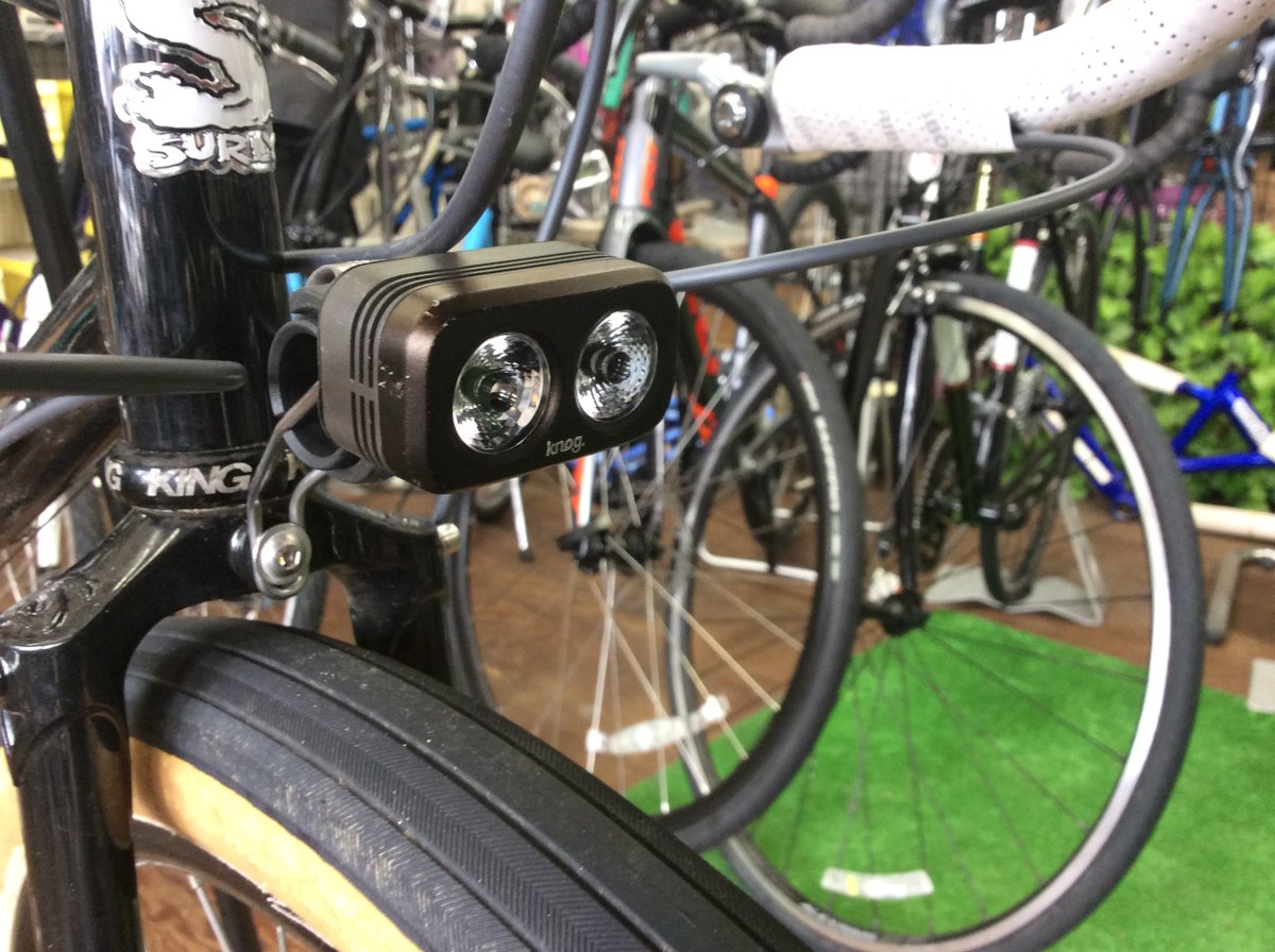 サーバサイクルズ ライトを理想的な位置にセットできるアダプター フロントバッグをつけても干渉しないのです 眩しくないのもいいところ Cycling サイクリング Nightcycling ナイトサイクリング Lightadapter Lightholder Light ライト