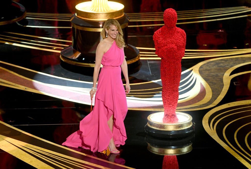 nancyaraiza's tweet photo. Wowwwwww Julia Roberts!!! (También quiero ese vestido btw) 😍✨🙌🏼✨ https://t.co/yp26VcyQvo