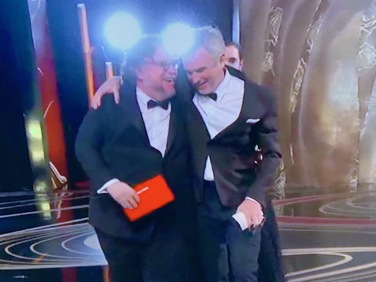 Mariorarara's tweet photo. Este momento vale más que cualquier Oscar, dos cineastas mexicanos fantásticos a los que les tocó la fortuna de coincidir. #Oscars https://t.co/5FVNDyxT8m