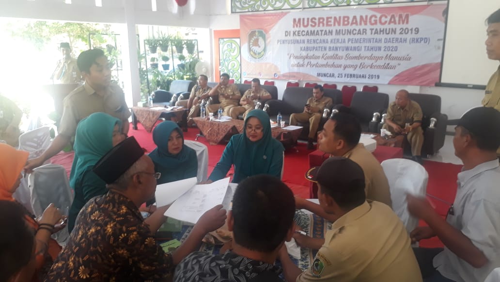 Kegiatan MUSRENBANG RKPD Di Kecamatan Muncar 
Penyusunan RKPD Kabupaten Banyuwangi Tahun 2019 Peningkatan Kualitas Sumberdaya Manusia Untuk Pertumbuhan Yang Berkeadilan <a href="/AzwarAnas_A3/">Abdullah Azwar Anas</a> <a href="/Pemkab_BWI/">Pemkab Banyuwangi</a> <a href="/be_bappwangi/">Ekonomi Bappeda BWI</a>