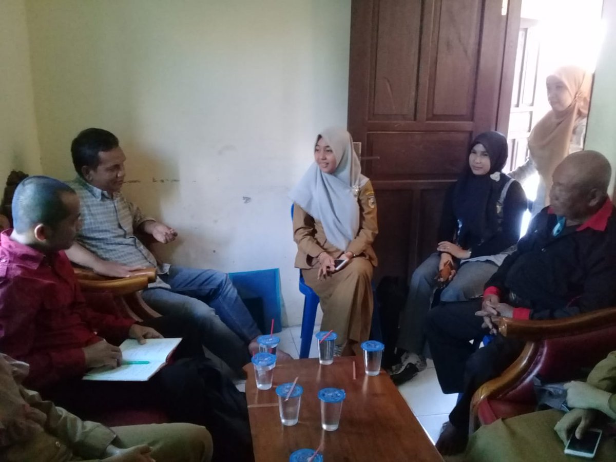 Kegiatan penjelasan tentang Alur pembentukan Bumdesa di Desa Tambang Ulang,kabupaten Tanah Laut.
#PIDkalsel ok
#TPPIkalsel
#TPPIkabupaten
<a href="/jokowi/">Joko Widodo</a> 
<a href="/jokowi/">Joko Widodo</a> 
<a href="/anwsanusi/">Anwar Sanusi</a> 
<a href="/taufikmadjid71/">IG : taufik.madjid</a> 
@fachrilabalado 
<a href="/kpw3_kalsel/">P3MD KalSel</a>