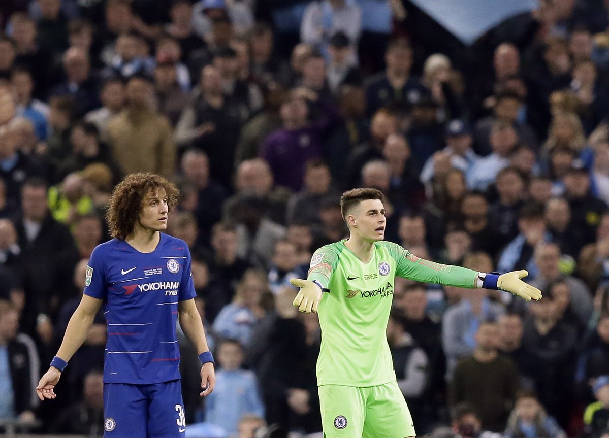 News24's tweet photo. WATCH: Bizarre!... Sarri goes mental as Chelsea goalkeeper refuses to be subbed | @Sport24news
https://t.co/5bTLaTSDDQ https://t.co/tpYPYwPzwV