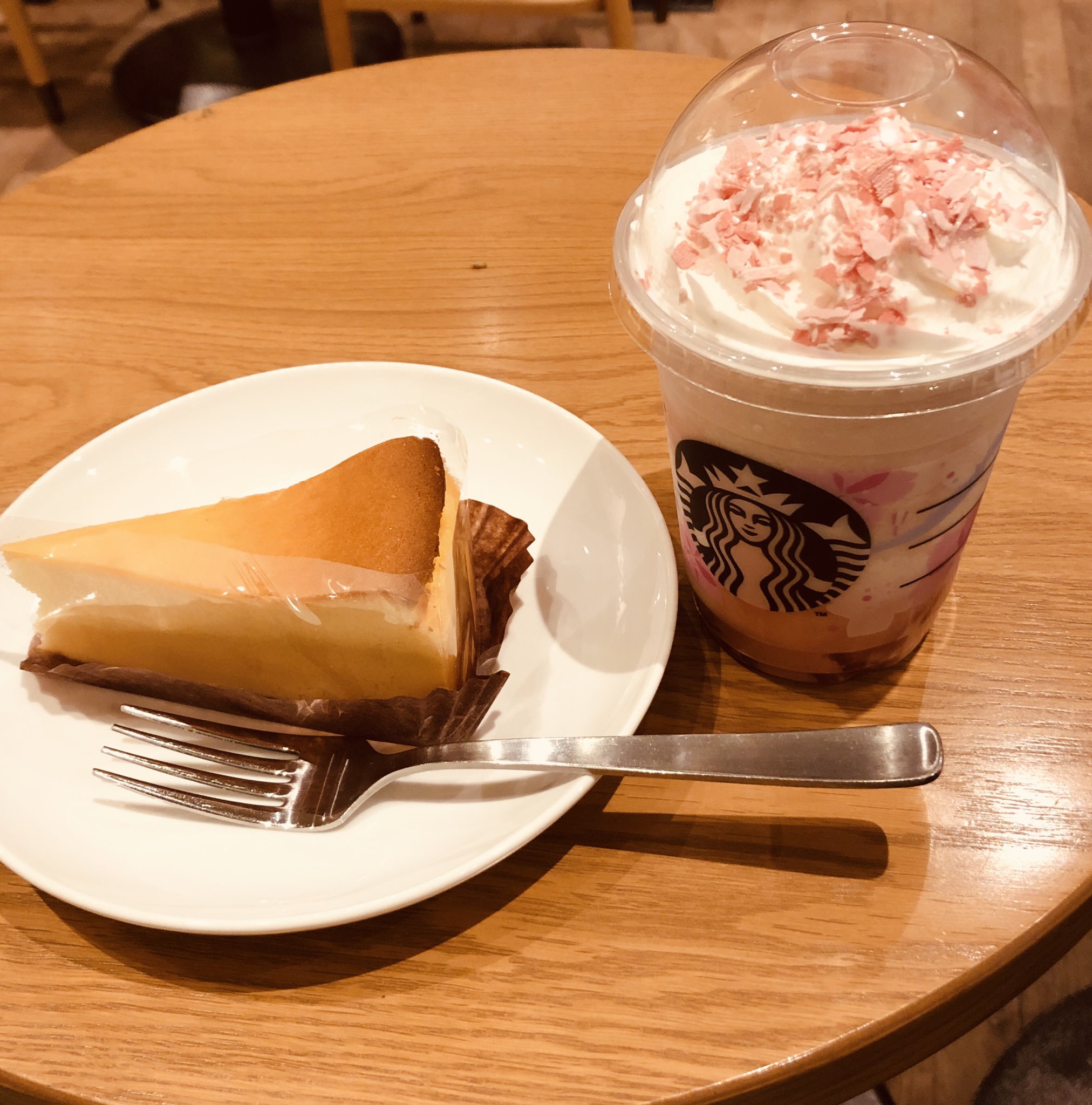 槐 J スタバでさくらフラペチーノ Nyチーズケーキ スタバ桜 T Co 3wnvgzxthz Twitter