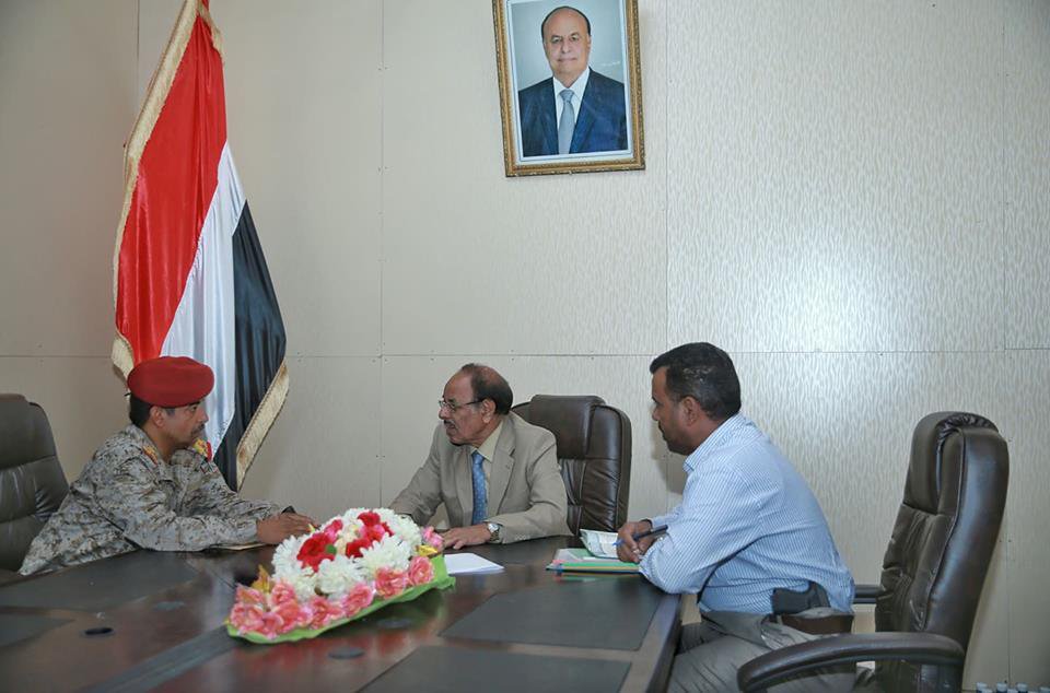 #فصل_شبوه_عن_مارب
المدعو عزيز كان قائد نقطه وتم اختياره من قبل علي محسن الاحمر لقيادة محور عتق..
لكي يكون ادأة يحقق مصالحهم واهدافهم..
شبوه لم تضحي بخيرة رجالها ليحكمها الاتباع والجبناء..
فشبوه وامنها وثروتها خط احمر ومصلحتها فوق كل اعتبار.
#فصل_شبوه_عن_مارب