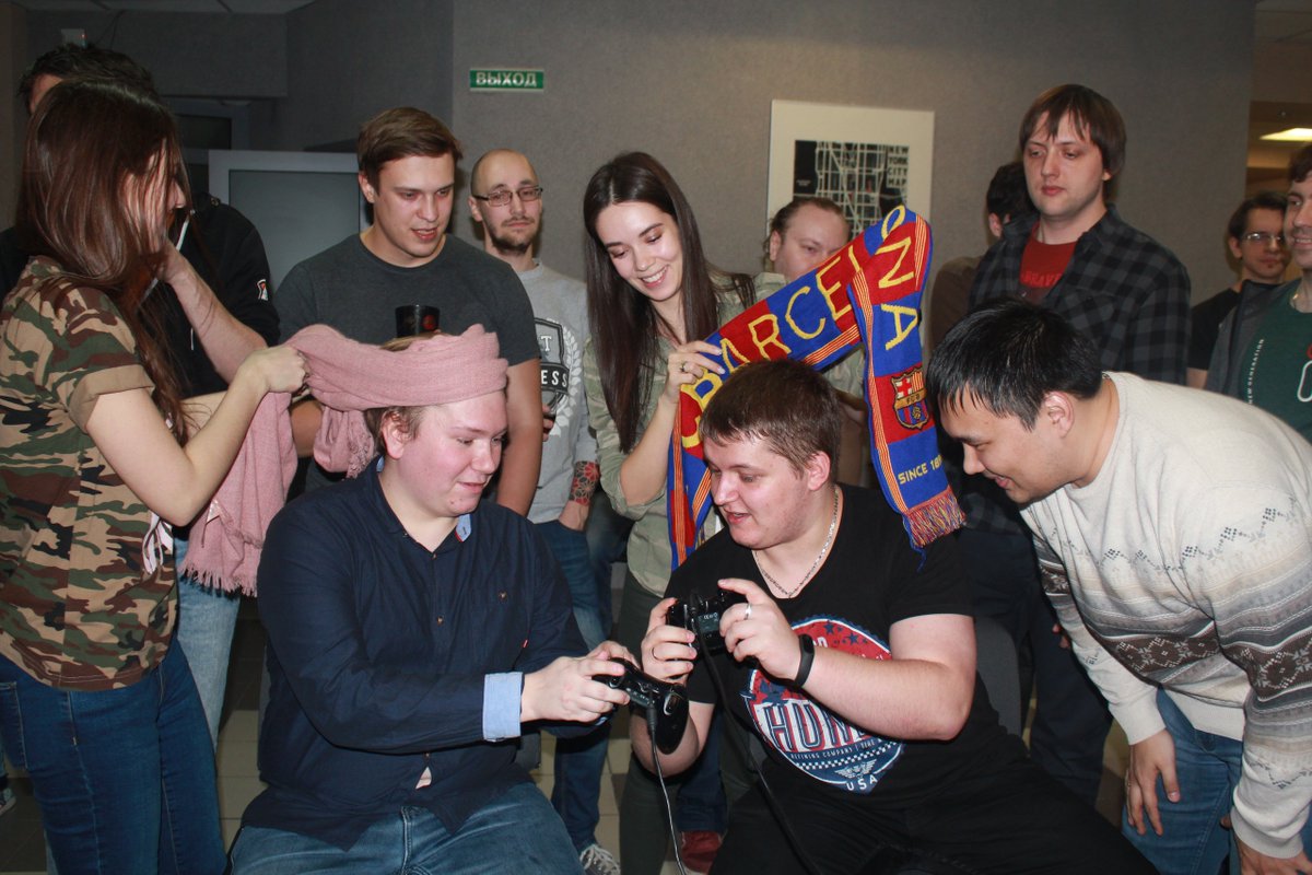 leonov_eugene's tweet image. Can you play #Xbox without eyes? My colleagues can do it!