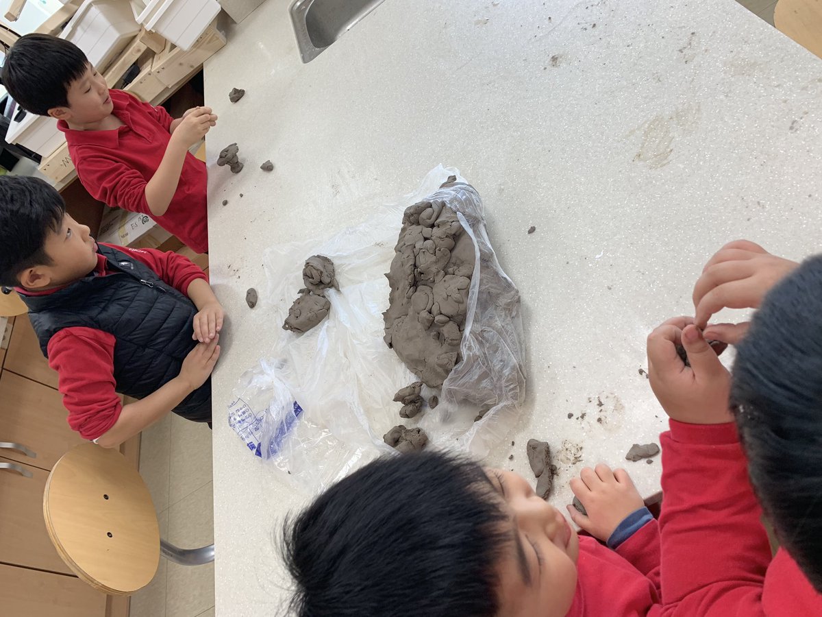 Grade 1 <a href="/SFS1912/">Seoul Foreign School</a> deep into their exploring and thinking around changes in materials and how they can be manipulated for a purpose #handsonlearning #ibpyp listening carefully to their wonderings to guide the learning