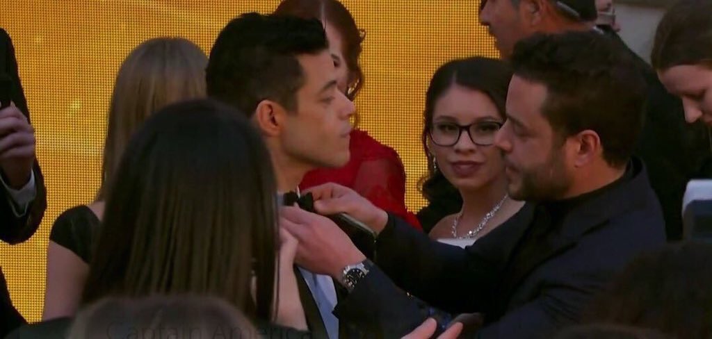 LadyGagaPopNet's tweet photo. Everyone tried to straighten Rami Malek's tie, but...  
#Oscars https://t.co/Is4NmSBdRp
