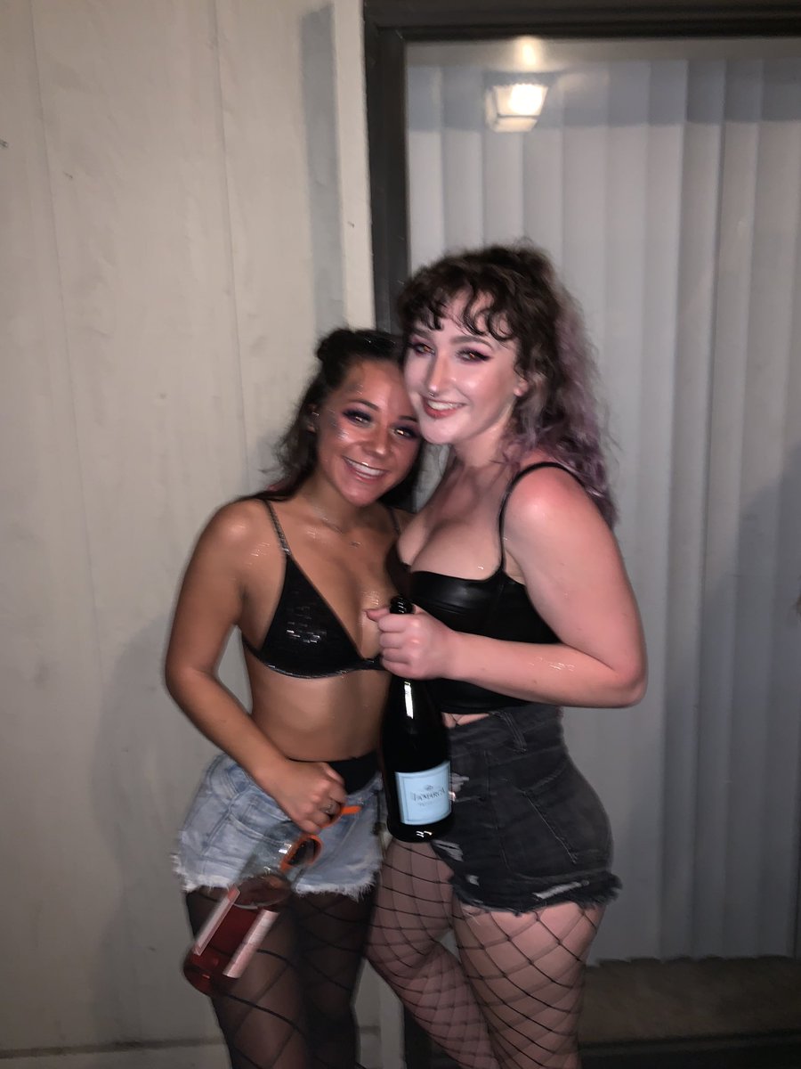 Corrinhanss's tweet photo. @whoismarnie survived a weekend in my life & only broke one bottle!!! #yingtomyyang #whereiscam https://t.co/D52LHbqupa
