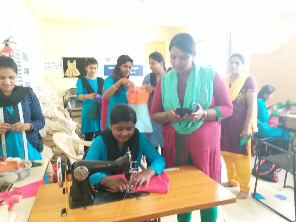 labournet's tweet photo. Success depends on your backbone, not your wishbone. @labournet #Anekal center's #SewingMachineOperator candidates performed well in their assessment & proved that success follows those who are determined to achieve it.
#WomenEmpowerment #SuccessStories #Skill4NewIndia https://t.co/cjVniGhxJE
