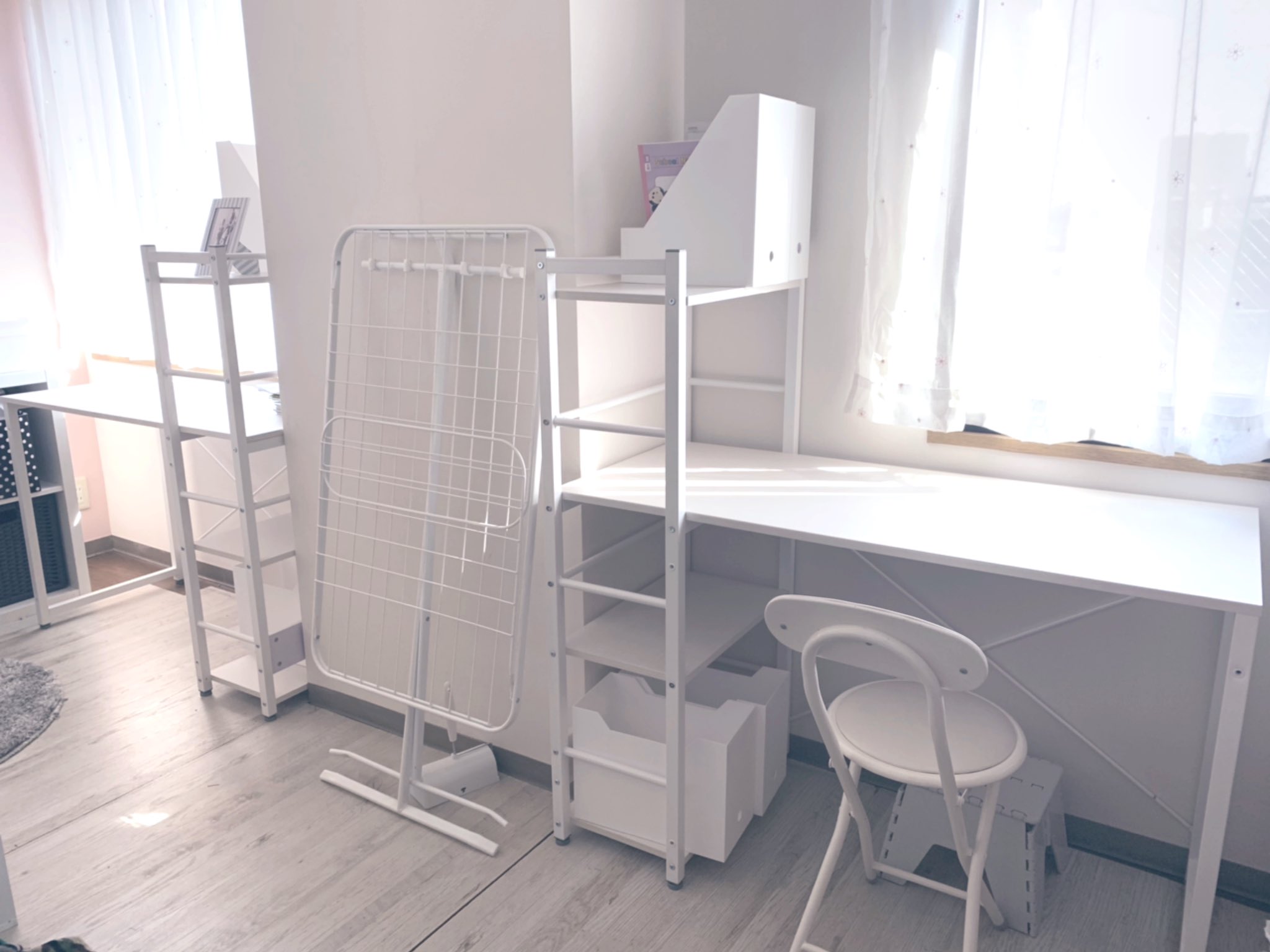 Miki Sur Twitter 断捨離してやっと机を設置しました この机はお値段以上です 椅子はこれから届きます 娘も私も楽しみ 模様替えは気分があがる 断捨離 模様替え 机 勉強机 お値段以上 ニトリ ホワイト