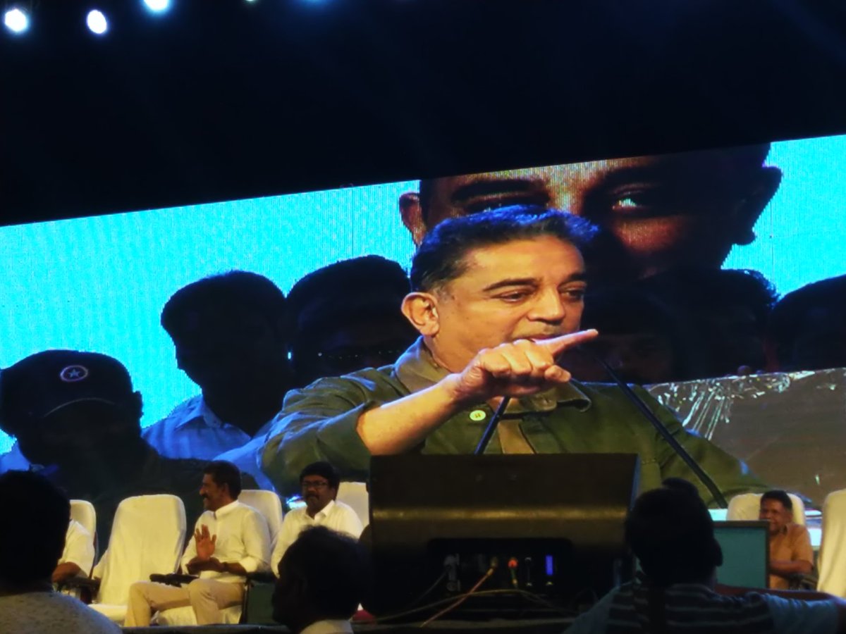 MPriya1212's tweet photo. @ikamalhaasan @sripriya
Hi Sir, It was an immense pleasure watching you live in Thirunelveli maanadu❤️.We travelled all the way from Chennai to attend this meeting☺️..That was one brilliant speech from you🙏
Can't wait to see u as our #HonourableCM of TN😍.More power to u sir💪 https://t.co/scV0uJWu98