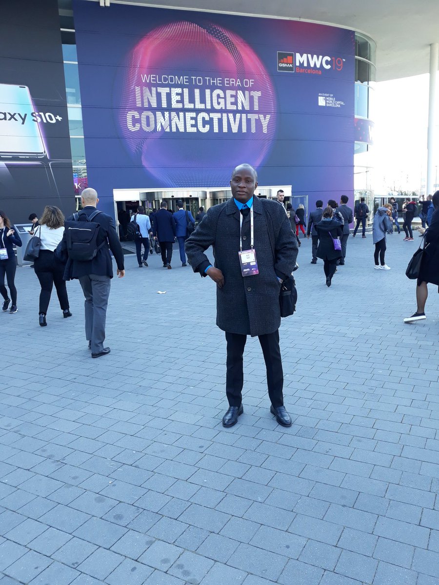 dismoidoc's tweet photo. Participation de la start-up DIS-MOI DOC au MOBILE WORD CONGRES 19 à Barcelone. 

Arrivée du CEO, AREL ZANNOU. 

@adnbenin 
@Econumeriquebj
#MADAFRICA2018 https://t.co/HtyAFYVV6k