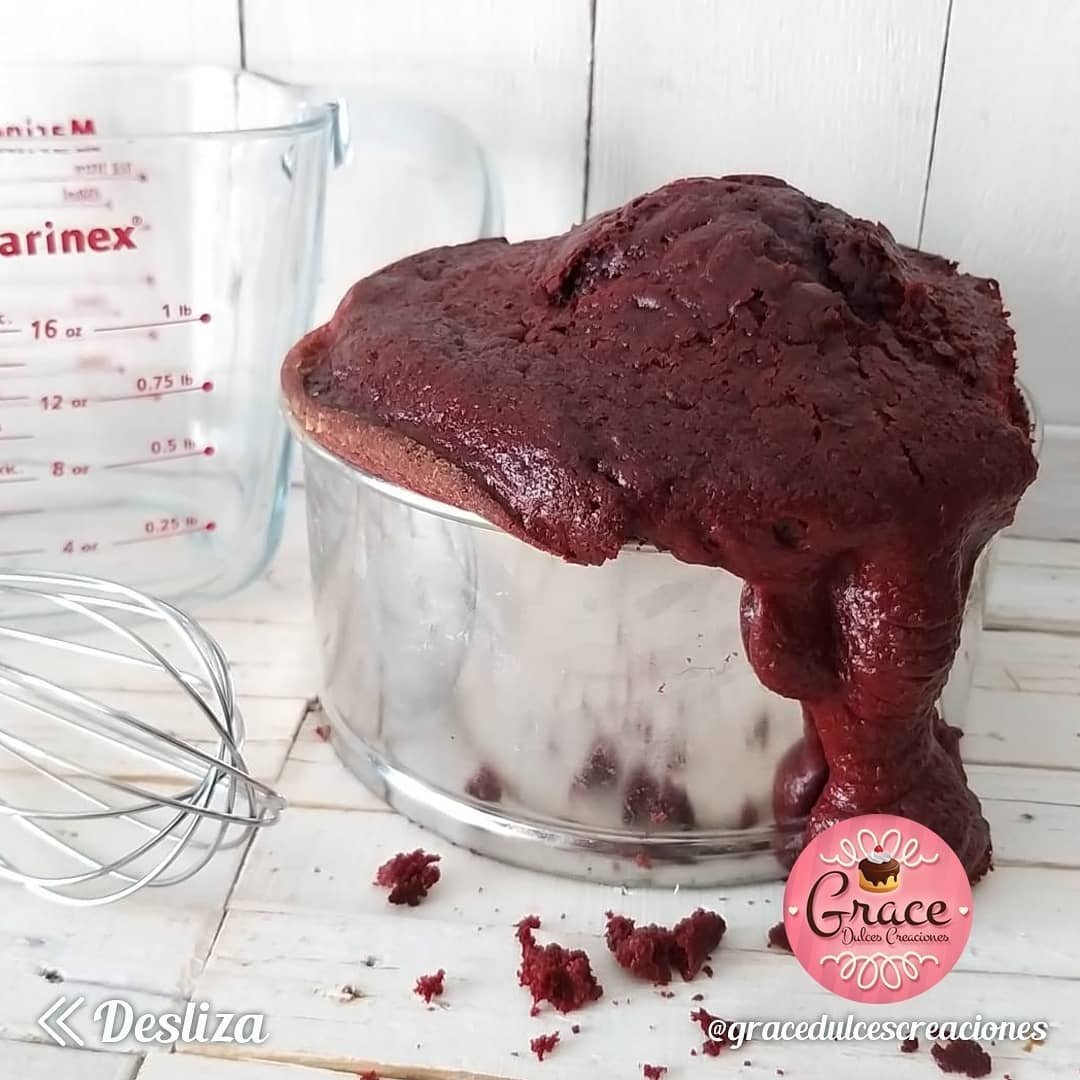 GraceDulces's tweet photo. #FelizLunes ¡Hoy os traemos otra RECETA! Se trata de nuestro famoso Red Velvet, un bizcocho suave, sedoso y esponjoso que nos brinda un sutil sabor a vainilla y una insinuación a chocolate, envueltos en un hermoso color rojo que seduce y deleita el paladar
#25Feb
#MWC19MP
#velvet https://t.co/ztHjhJ6cT6