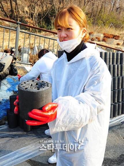 bomi participating on a charity briquettes event along with block b jaehyo