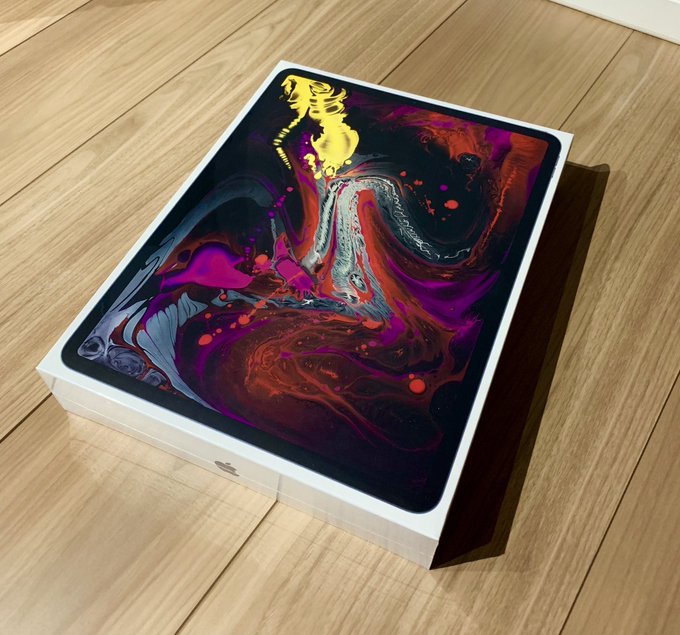 やっとiPad Pro購入〜。
でもまさかのアポーペンが品切れで、エモストレーターはおあずけ。 
