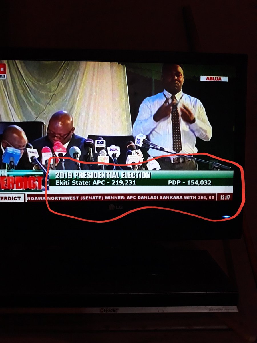 vj_tipsy's tweet image. This is all I want to see biko, not all those mystery political parties 🙄🙄 can they just go straight to the point already #PollStream #TheVerdict  #2019Elections