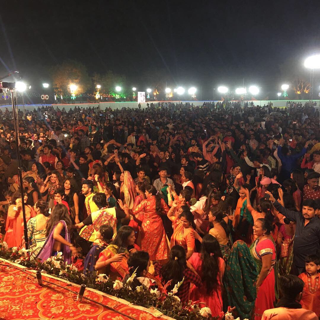 VinodSound_Ahmd's tweet photo. #KaiyalDham #JaiMadi 
#MeldiDham #PranpratishtaMohtsav
 @#Mheshana #VinodSound
#Friends_Theatre_Group Day1
#KirtidanGadhvi #MayabhaiAhir Day2
#FalguniPathak #YogeshGadhvi Day3 https://t.co/xSYp2asddf