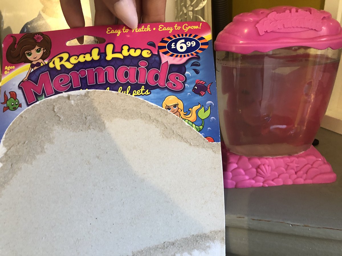 Janiebell2a's tweet photo. @bmstores what a waste of my daughters hard earned pocket money!! We had 1 ‘mermaid’ for a day then nothing! Biggest pile of rubbish ever and a very upset daughter 😡😡😡 https://t.co/goSGLKN7gs