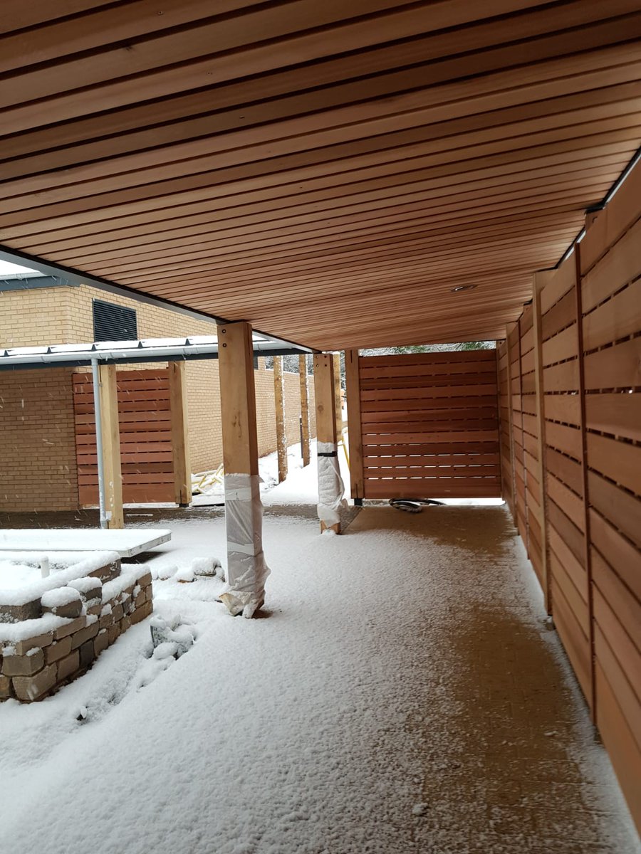 Twinfix's tweet photo. We recently installed 4 shelters at the new £8.5 million #Cheltenham Cremetorium development, using #PEFC certified Green Oak for the posts and Western Red Cedar for the cladding and fencing, providing shelter and privacy to visitors. #canopy #timbercanopy #shelter https://t.co/uM5daILwH9