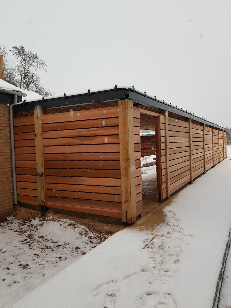 Twinfix's tweet photo. We recently installed 4 shelters at the new £8.5 million #Cheltenham Cremetorium development, using #PEFC certified Green Oak for the posts and Western Red Cedar for the cladding and fencing, providing shelter and privacy to visitors. #canopy #timbercanopy #shelter https://t.co/uM5daILwH9