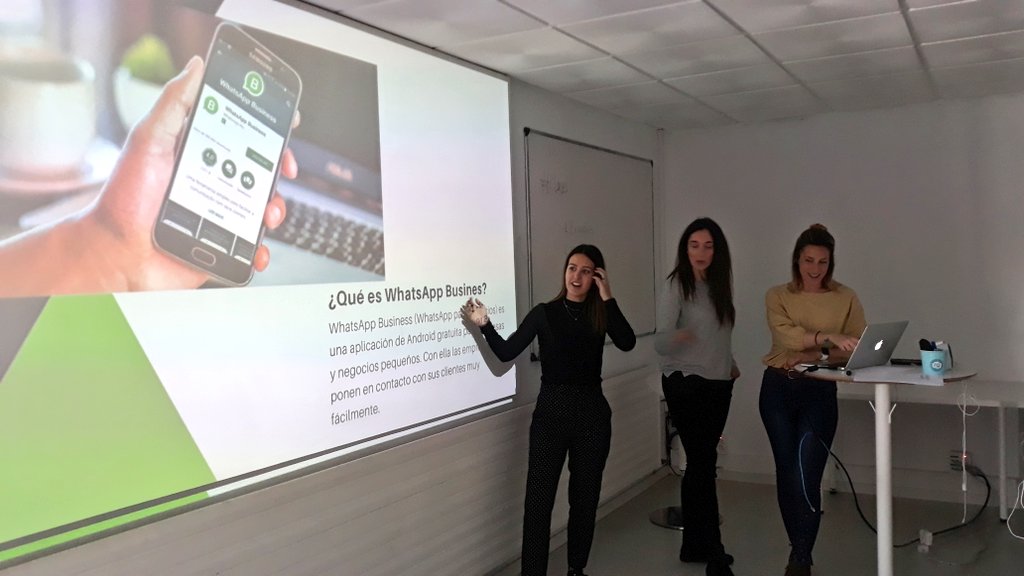 natbernalh's tweet photo. Estupenda presentación de @WhatsApp #Business  compañeras @rogahur @RaquelCinca @_taniavel_ 
🤓📱 https://t.co/bgNAvJpLuB